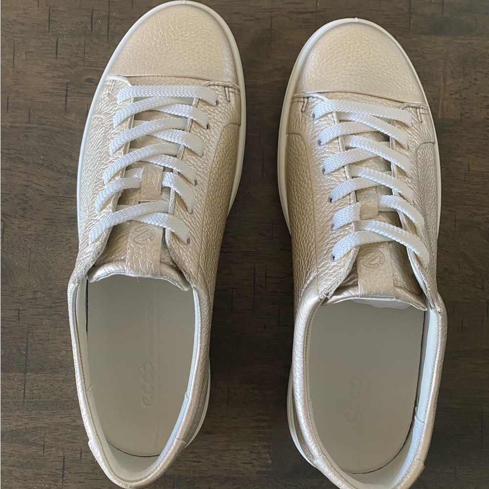 NWOB Sold Out! Ecco soft 7 Pure White Gold 8.5 Sneakers - NEW